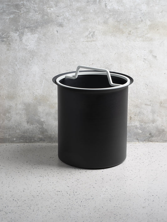 פח שחור למשרד