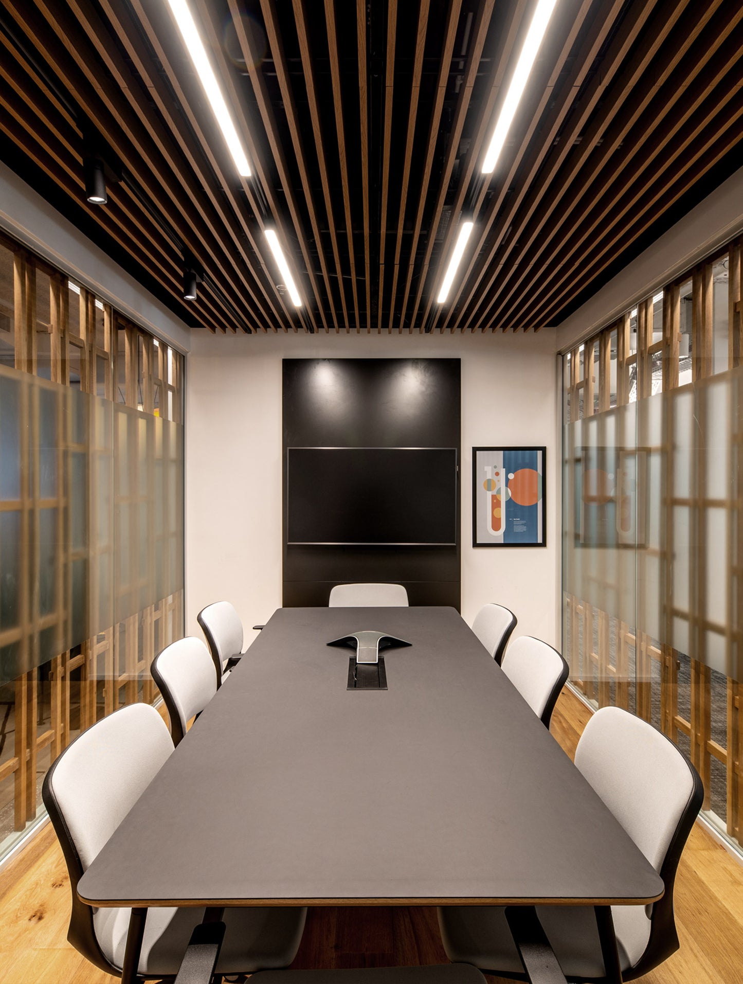 שולחן ישיבות עם רגלי מתכת