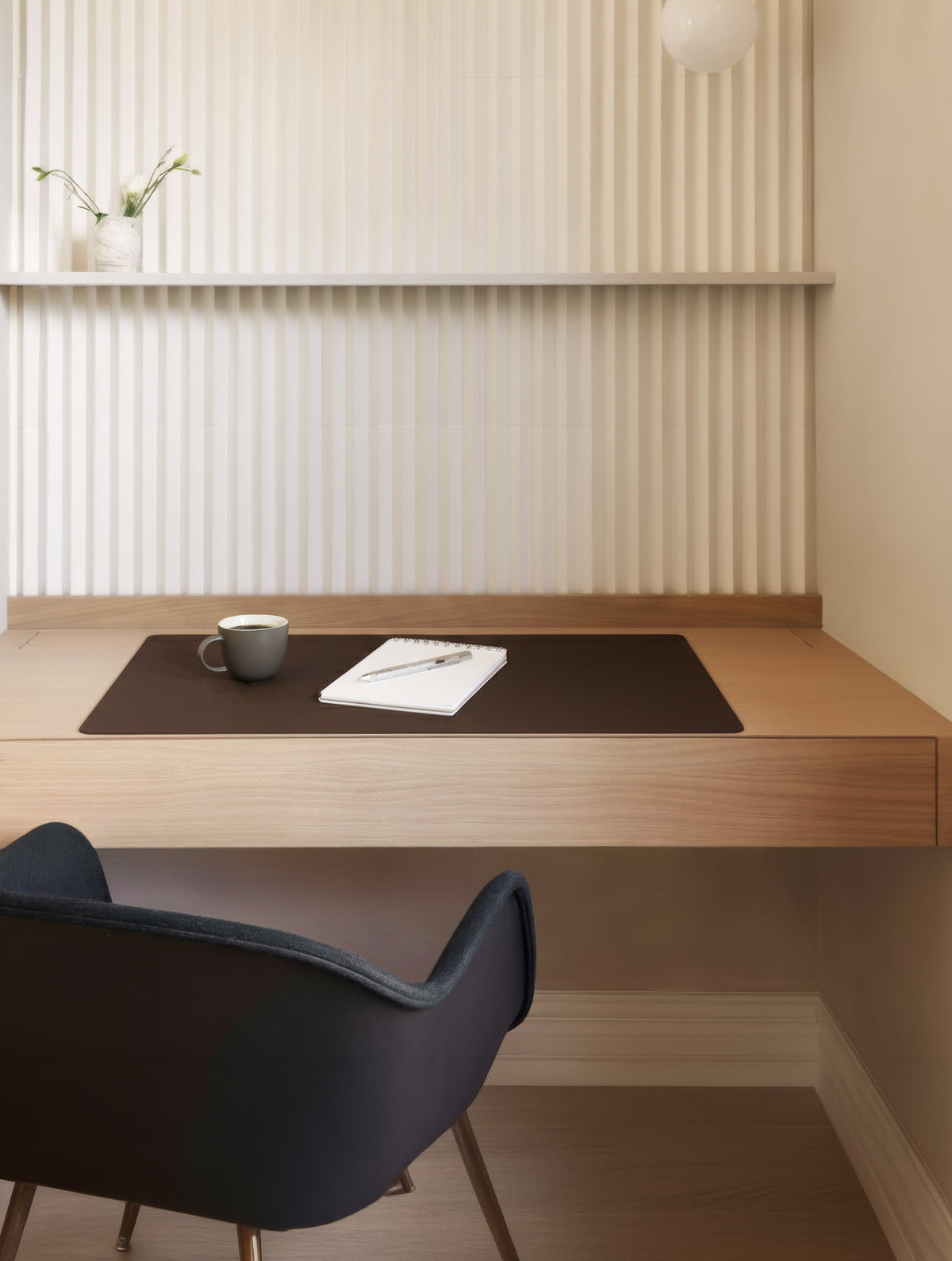 משטח שולחן מלבני מעור ממוחזר בגוון חום כהה Ebony של VACAVALIENTE