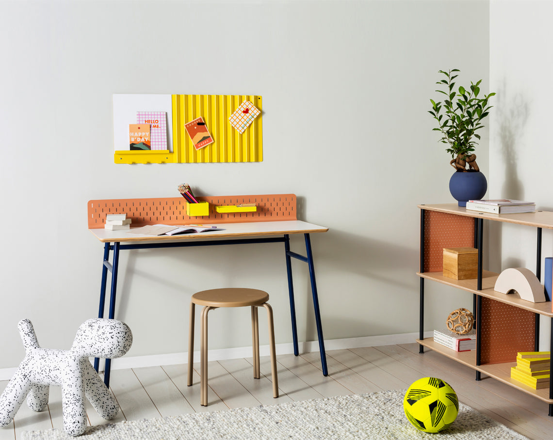 שולחן כתיבה צבעוני לילדים