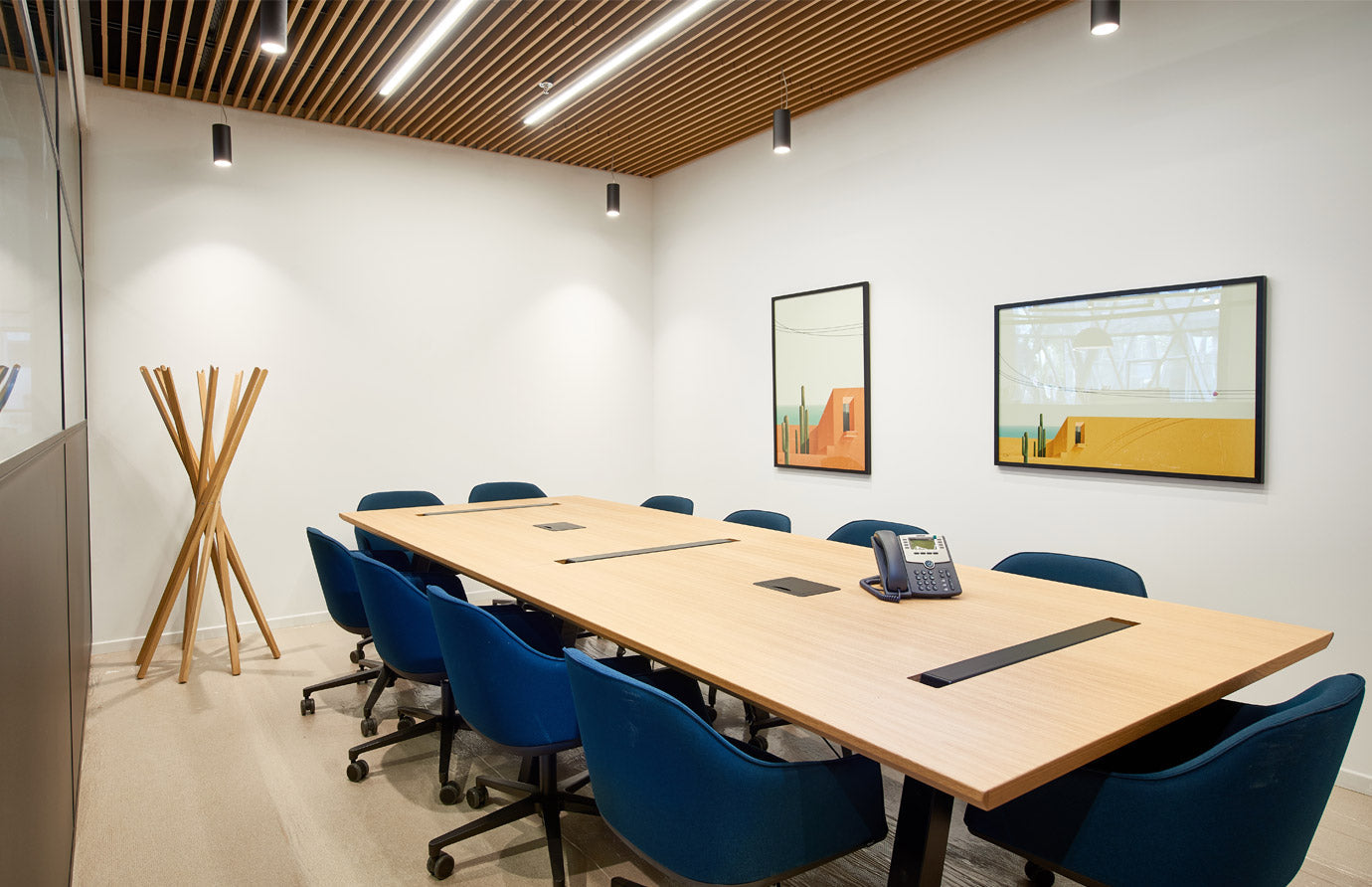 Conference Room Rack Rear שולחנות לחדרי ישיבות – Rack and Tack