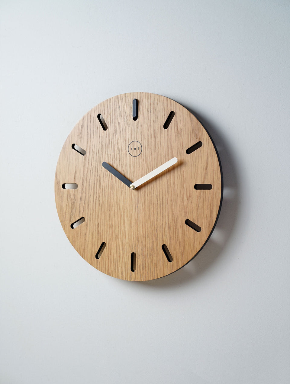 שעון קיר עץ אלון | Time Frame